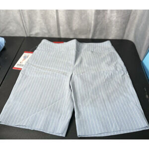 Hilary Radley Ladies Stretch Pull On Bermuda Short size medium